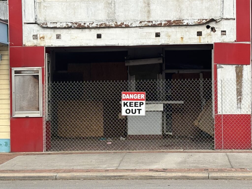 Peoples Theater - Keep Out